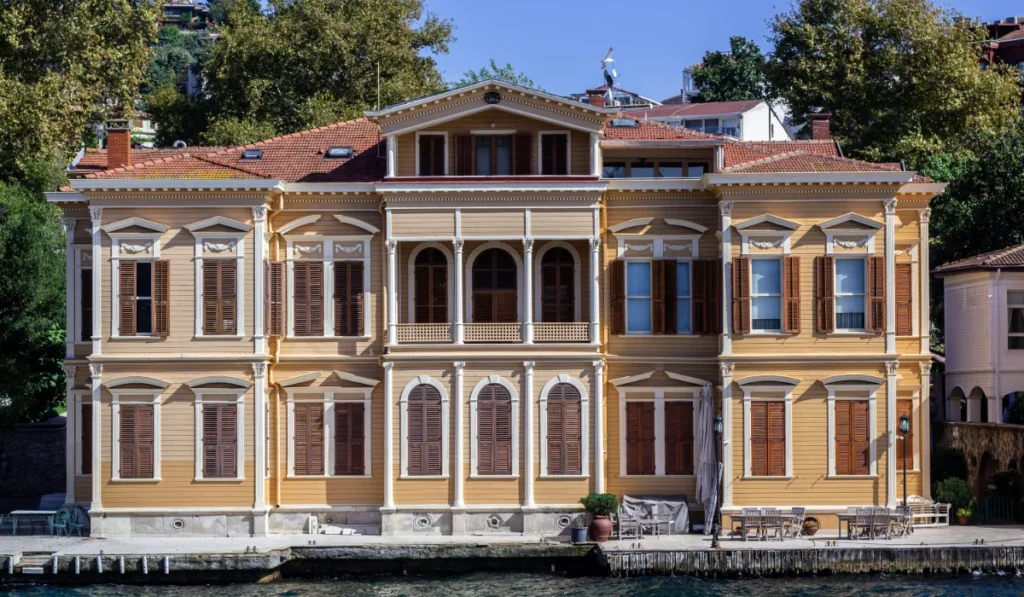 Restorasyon ve hassas onarım, tescilli tarihi köşk restorasyonu